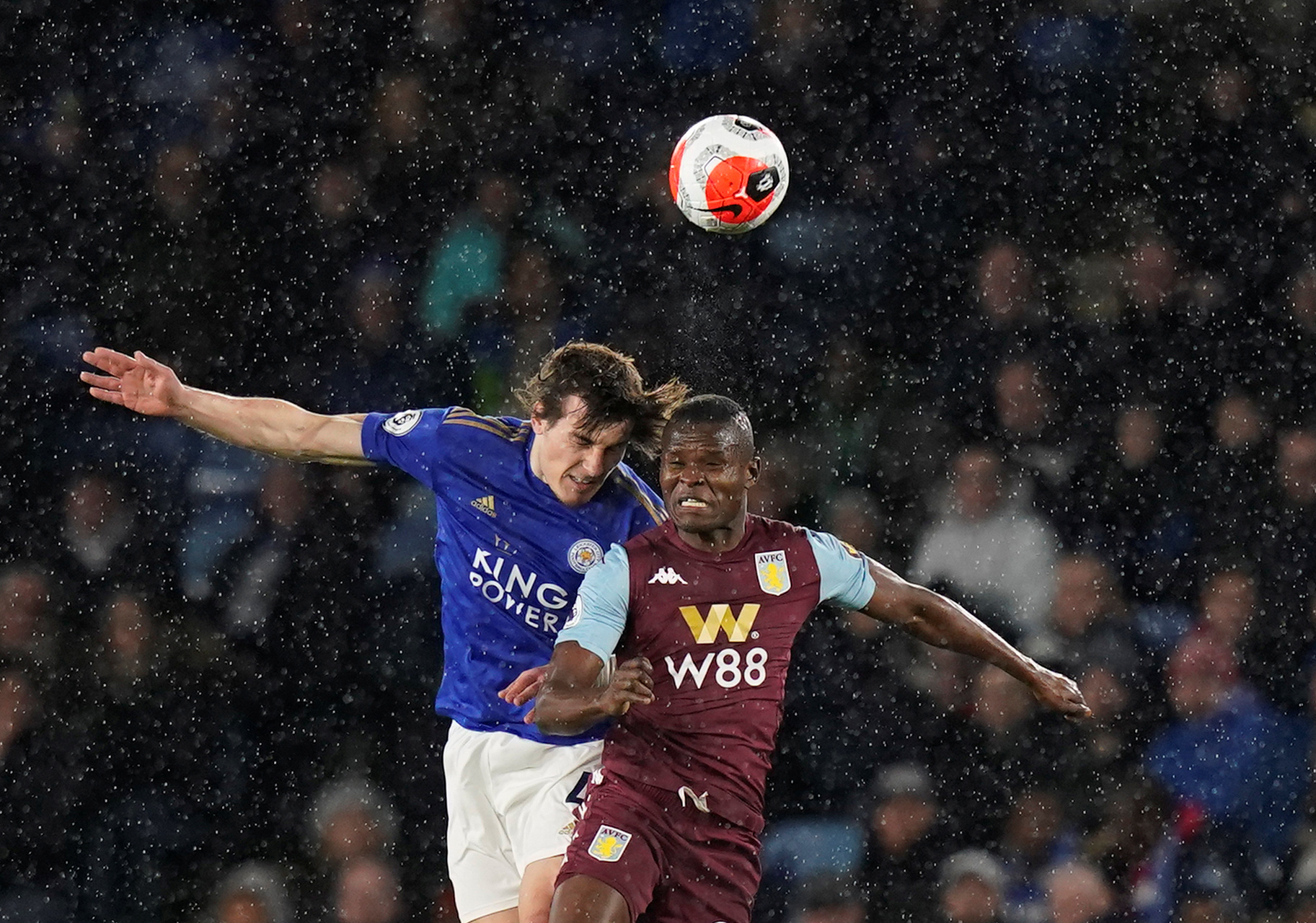 际足坛备受 际足坛备受